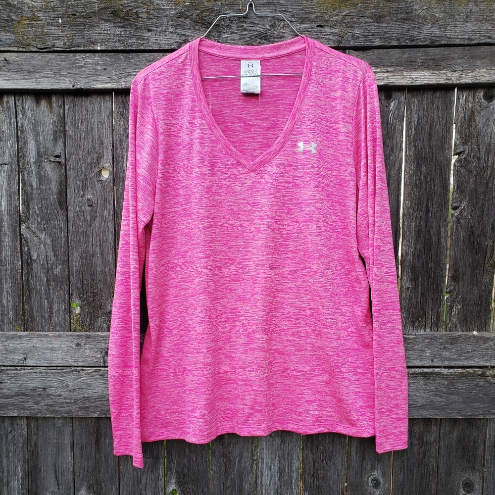 Pink Under Armour Athletic v-neck graphic tee size large in great condition